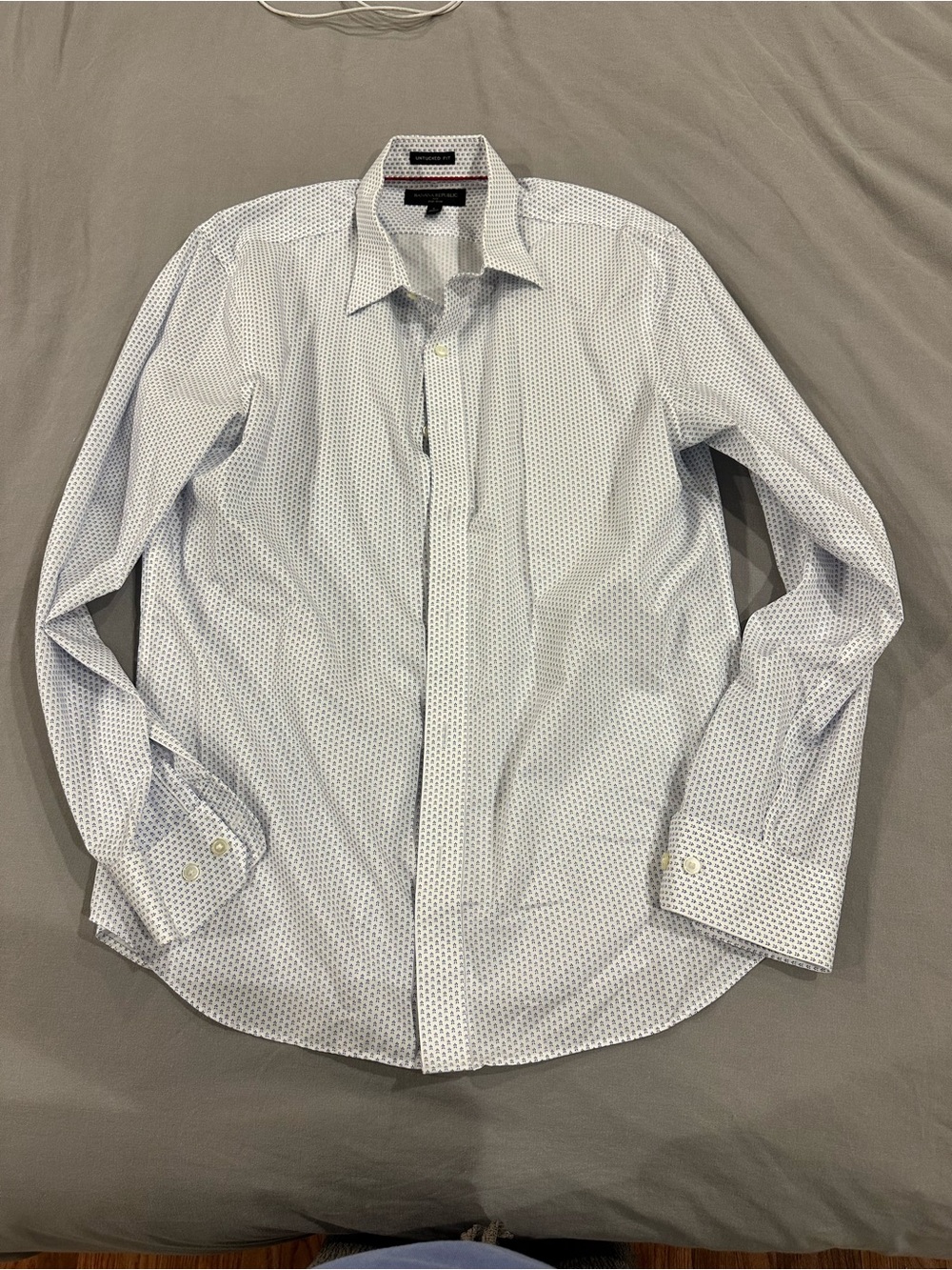 Banana Republic Modern Men's White Patterned Button-Up Shirt